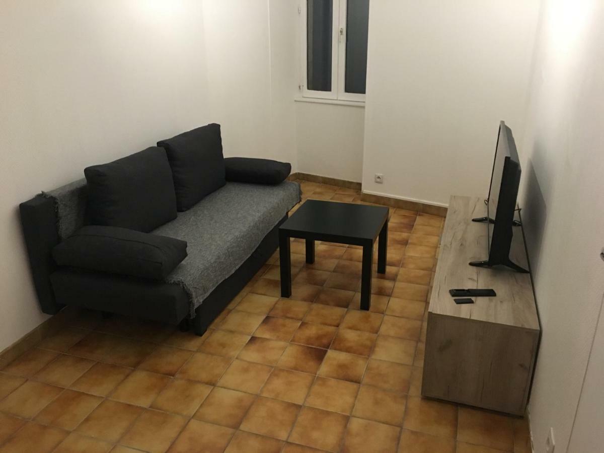 Charmant T2 Rdc Dans Residence Avec Parc Arbore Saint-Pierre-le-Moutier Luaran gambar