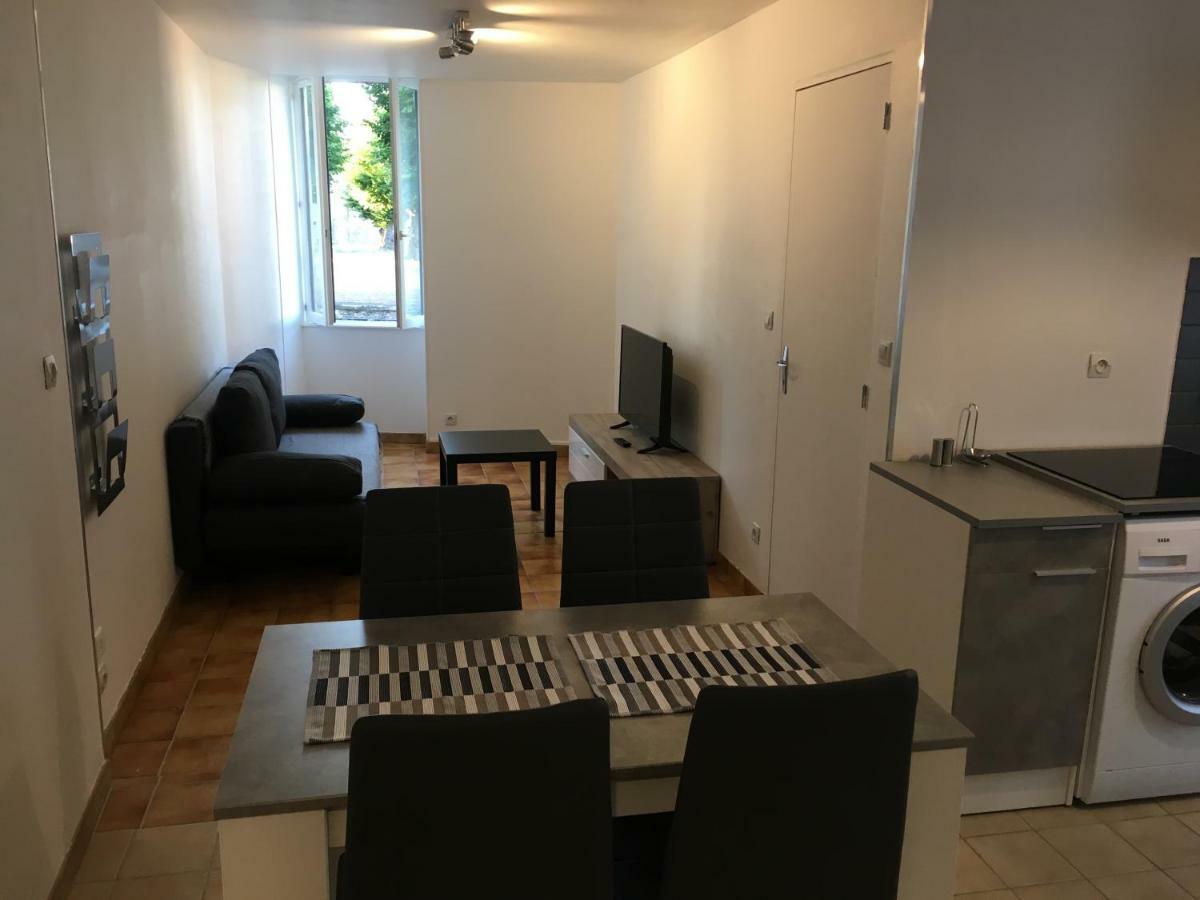 Charmant T2 Rdc Dans Residence Avec Parc Arbore Saint-Pierre-le-Moutier Luaran gambar