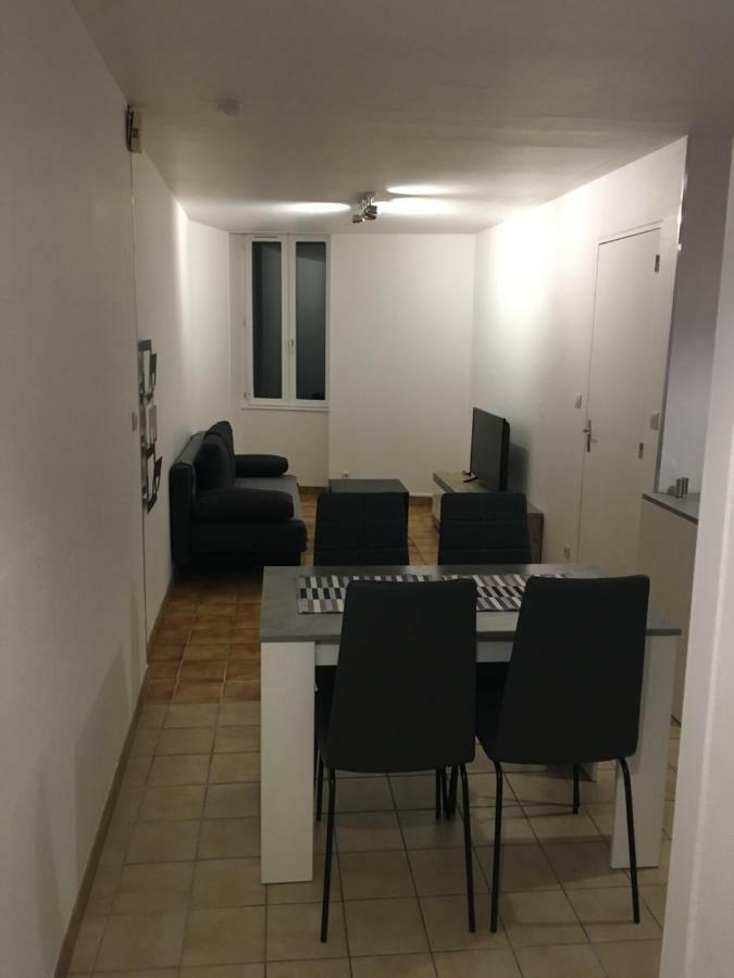 Charmant T2 Rdc Dans Residence Avec Parc Arbore Saint-Pierre-le-Moutier Luaran gambar