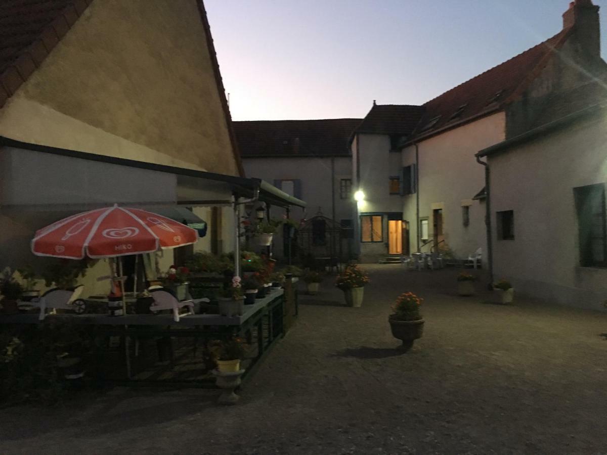 Charmant T2 Rdc Dans Residence Avec Parc Arbore Saint-Pierre-le-Moutier Luaran gambar