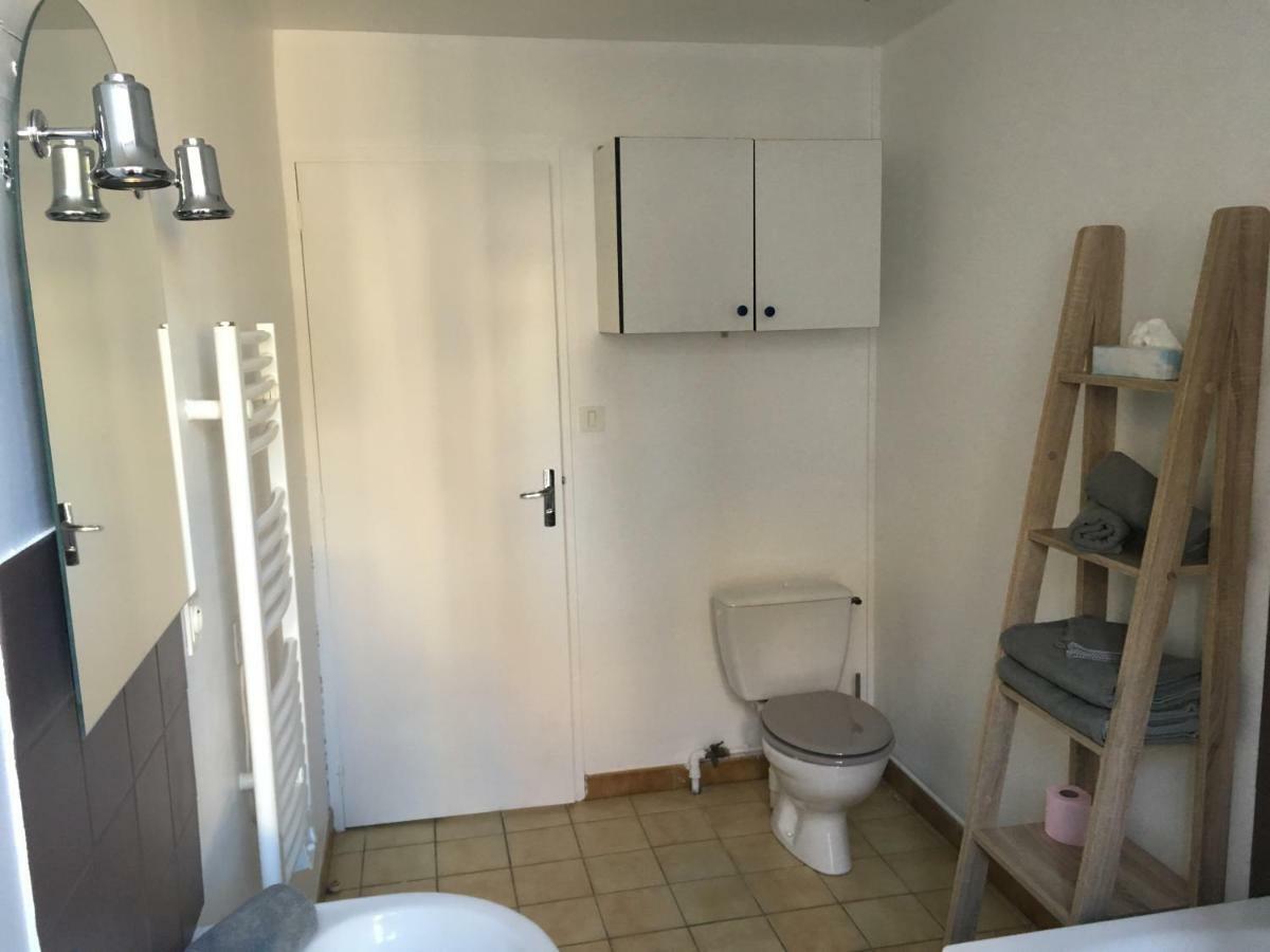 Charmant T2 Rdc Dans Residence Avec Parc Arbore Saint-Pierre-le-Moutier Luaran gambar